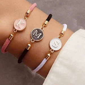 Pulsera de cuerda con letras personalizadas – Joyería personalizada en negro, blanco y rosa – Pulsera de la amistad – Regalo – Joyería Ciobu Canadá