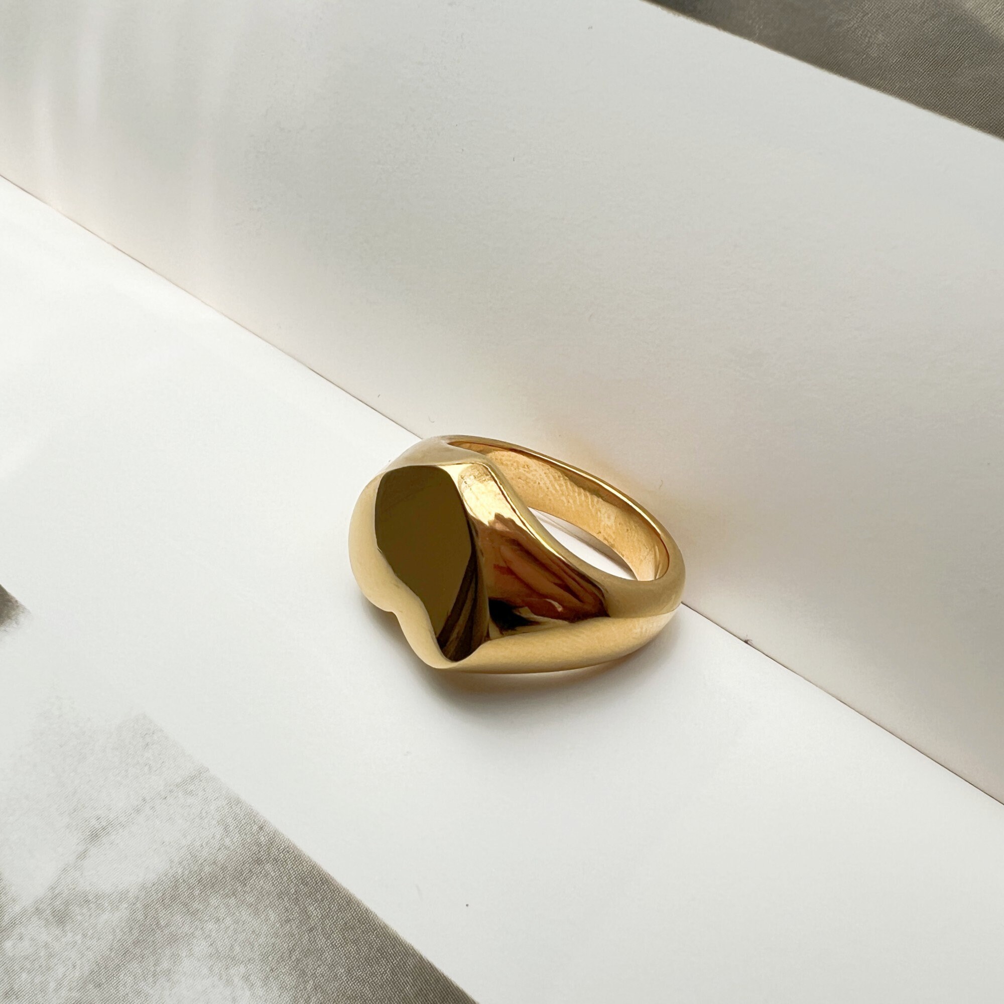 Gold heart hotsell shaped signet ring