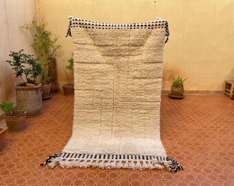 Schlichter weißer Teppich - Massiver Marokkanischer Teppich - Berber Teppich - Marokkanischer Teppich Uni - Marokkanischer Teppich - Handgemachter Teppich - Geprägter Teppich - Zeitgenössischer Teppich