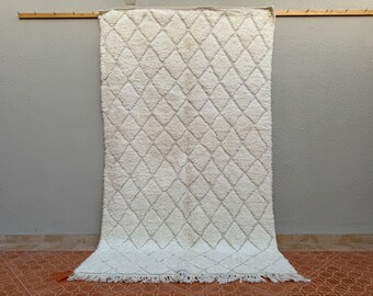 Hand-Knotted Moroccan Beni Ourain Rug: Lamb Wool Trellis Design (4.7 x 8.3 ft)