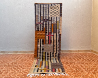 Vintage Moroccan Kilim Runner Rug: Handwoven Wool, 2.5x7.6 ft