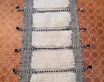 Alfombra marroquí hecha a mano: lana bereber en blanco y negro, estilo bohemio