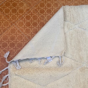Beni ourain Teppich Marokko-Teppich Handgefertigter Teppich reiner Wollteppich weißer marokkanischer Teppich Akzentteppich ganz weißer Teppich Berberteppich Bild 3