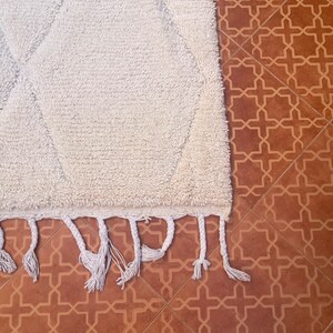 Beni ourain Teppich Marokko-Teppich Handgefertigter Teppich reiner Wollteppich weißer marokkanischer Teppich Akzentteppich ganz weißer Teppich Berberteppich Bild 5