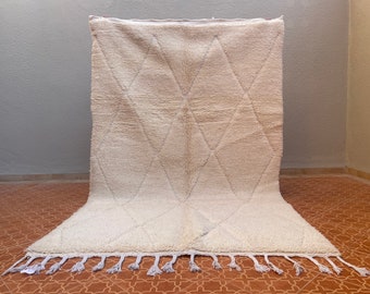 Handmade White Wool Beni Ourain Rug: Moroccan Berber Decor