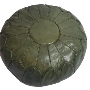Pufe redondo de couro verde oliva, pufe marroquino, pufe de couro