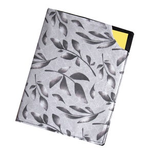 Impfpasshülle doppellagige Baumwolle verstärkt *Grey Leaves* Impfsausweis Hülle Schutzhülle waschbar