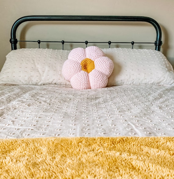 Retro Flower Pillow, Flower Decorative Pillow, Daisy Plushies, Daisy Flower Plush, Chunky Pillow
