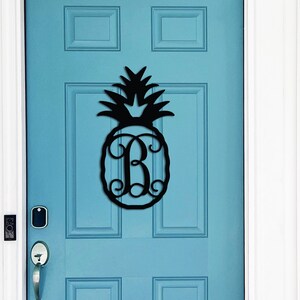 PINEAPPLE DOOR HANGER -Letter Monogram Door Hanger- Letter Door Sign-Front door sign-Personalized Monogram Letter- Pineapple Sign