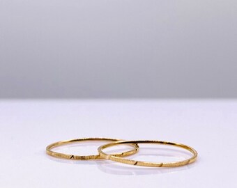 Bague en or jaune massif 18 carats (rayures diagonales)