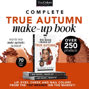 Könnte beinhalten: Ein Buch mit dem Titel "The Big Book of Make-Up: True Autumn" mit dem Gesicht einer Frau auf dem Cover. Das Buch ist auf einer Seite geöffnet, auf der "over 250 make-up products" steht und Lippen, Wangen, Augen und Nägel aufgelistet sind. Das Buch liegt auf zwei weiteren Büchern mit dem gleichen Titel. Der Text "Complete True Autumn make-up book" befindet sich oben im Bild. Der Text "step by step make-up looks included!" befindet sich auf der linken Seite des Bildes. Der Text "70 pages PDF" befindet sich auf der linken Seite des Bildes. Der Text "OVER 250 products" befindet sich auf der rechten Seite des Bildes. Der Text "LIP, EYES, CHEEK AND NAIL COLORS FROM THE TOP BRANDS ON THE MARKET!" befindet sich unten im Bild.