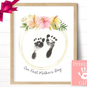 Primeiro presente de dia das mães, nora, arte com impressão de pés de menina, cartão para impressão, nosso primeiro dia das mães juntos em aquarela