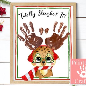 Cartoline di Natale personalizzate per bambini, modello con renna in slitta, kit regalo con impronte di mani per i nonni