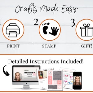 Op de afbeelding: Een afbeelding die drie stappen laat zien om knutselwerk te maken: printen, stempelen en cadeau geven. De afbeelding bevat een printer, een voetafdruk en een handafdruk, en een cadeaudoos. De tekst "Crafts Made Easy" staat bovenaan de afbeelding. De tekst "Detailed Instructions Included!" staat onderaan de afbeelding.