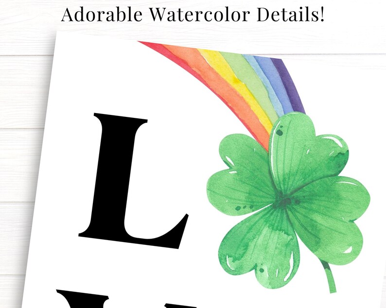Peut inclure: Une illustration aquarelle d'un tr&egrave;fle &agrave; quatre feuilles avec un arc-en-ciel qui l'enjambe. Le mot "LUCK" est &eacute;crit en lettres noires sous le tr&egrave;fle.