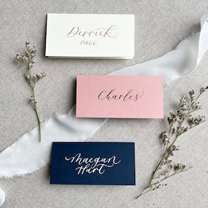 Cartões de lugar de caligrafia | Cartões de lugar para tendas | Cartões de lugar com letras à mão | Cartões de lugar de casamento | Cartões de papel