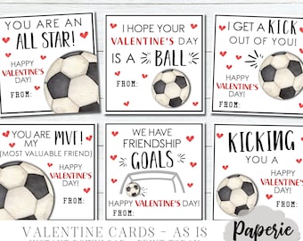 Pode incluir: Seis cartões de Dia dos Namorados imprimíveis com tema de futebol. Os cartões têm corações vermelhos e o texto "You are an All Star!", "I hope your Valentine's Day is a Ball", "I get a kick out of you!", "You are MVF! (Most Valuable Friend)", "We have Friendship Goals", e "Kicking you a".