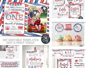 Puede incluir: Decoraciones de fiesta imprimibles rojas, blancas y azules para una fiesta de primer cumpleaños con temática patriótica. Las decoraciones incluyen una invitación de cumpleaños, adornos para cupcakes, etiquetas para alimentos y un cartel de bienvenida. La invitación presenta una foto de un bebé en un atuendo rojo, blanco y azul. Los adornos para cupcakes presentan estrellas, rayas y un sombrero de copa rojo, blanco y azul. Las etiquetas para alimentos presentan una variedad de diseños patrióticos, incluyendo estrellas, rayas y fuegos artificiales. El cartel de bienvenida presenta las palabras "Bienvenido a la fiesta de cumpleaños de Madison" en rojo, blanco y azul.
