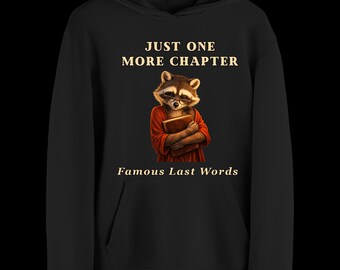 Sudadera con capucha "Just One More Chapter Famous Last Words", sudadera con capucha de mapache lector, regalo para lectores de novelas románticas, camiseta para amantes de los libros, productos de Poppy Corn