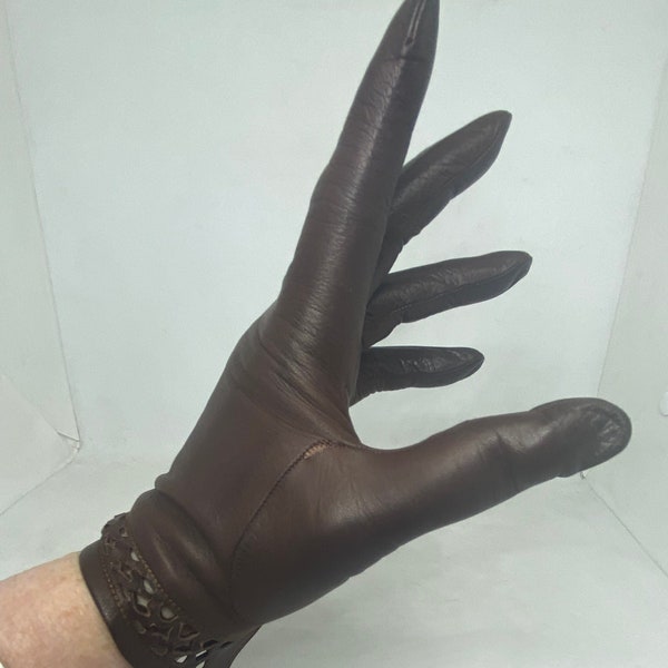 Vintage dark brown leather gloves, driving glove, wrist length, peep hole around wrist, size 6-6.5
