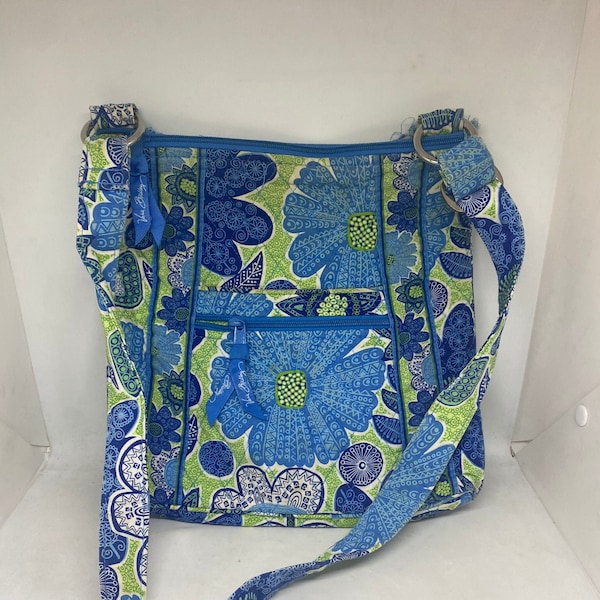 Vera Bradley Doodle Daisy crossbody adjustable shoulder bag, top zip, front zip, drop in pockets, vintage bag, wide strap