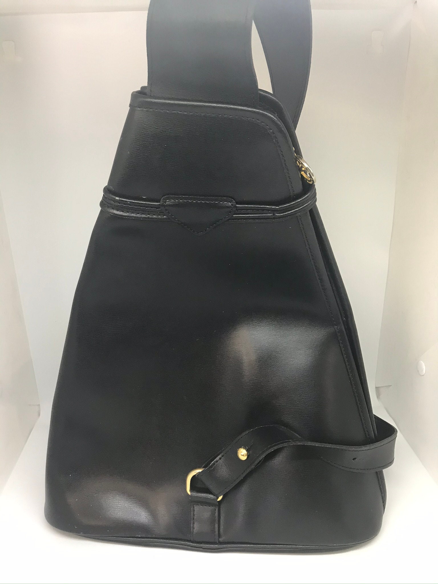 Longchamp vintage black leather one-strap backpack Longchamp Black Leather Backpack main image 4