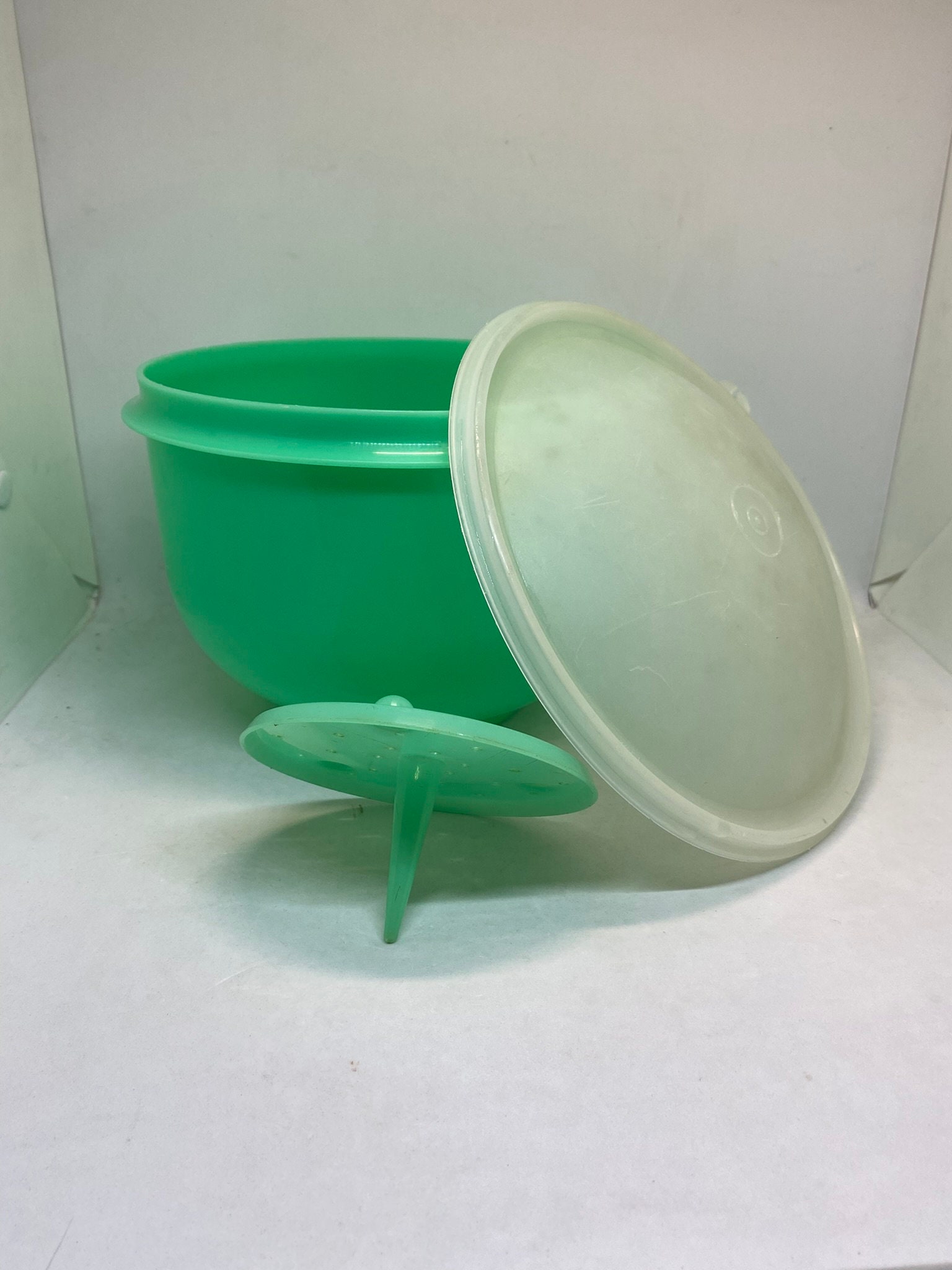 Vintage 1950s Eagle Super Seal Jadeite Green Plastic Lettuce Salad Keeper  Mid Mod MCM RARE 