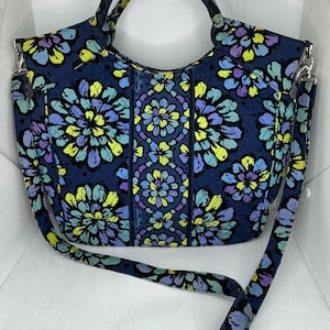 Bolso grande Vera Bradley con asa superior, bandolera, estampado retro, azul marino, verde azulado, estampado Indigo Pop, correa ajustable y extraíble