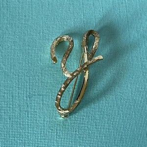 Broche Vintage Nœud Gravé En Relief Couleur Or - Modèle 4437 - Occasion