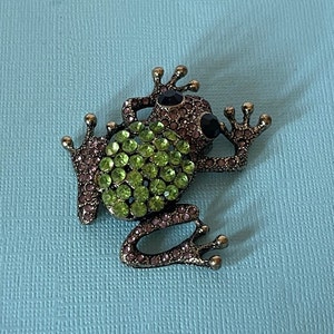 Rhinestone frog pin, green rhinestone frog brooch, frog jewelry, rhinestone toad pin, reptile pin, reptile jewelry green frog brooch, frog