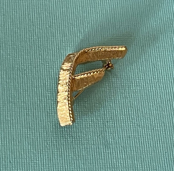 Vintage letter F brooch, signed letter F brooch, letter f brooch vintage, letter F jewelry, initial f pin, monogram f brooch, gold letter f