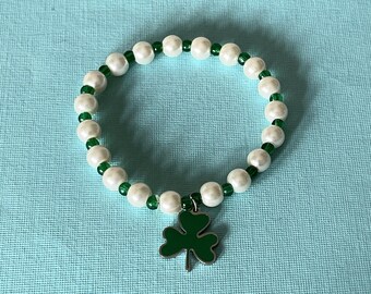Vintage handgjort St Patrick's day-armband, stretchigt armband, St Patricks day-armband i konstpärla, shamrockarmband, lyckoklöverarmband