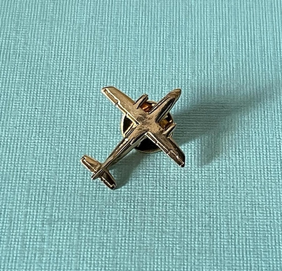 Vintage airplane tie tack, airplane lapel pin, gold airplane tie tack, gifts for pilots, United, American, Delta, airplane jewelry, airline