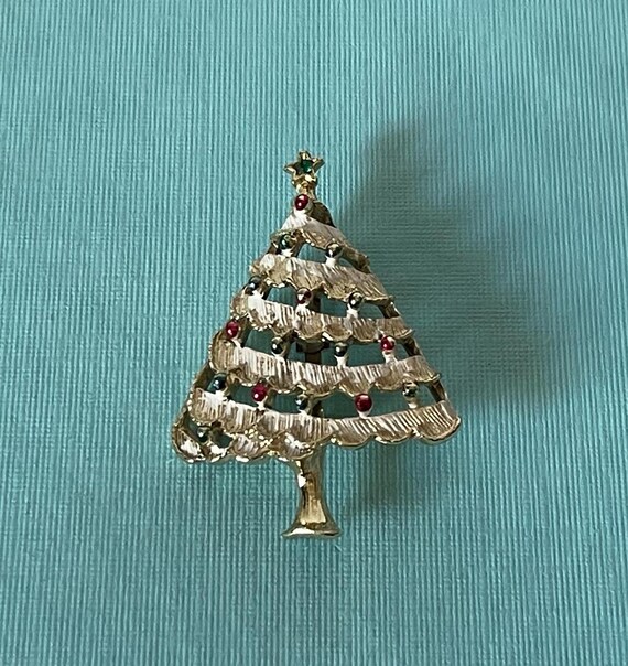 Vintage Christmas tree brooch, Gold Christmas tree pin, Christmas jewelry, holiday jewelry, signed Gerry's Christmas tree, tree pin vintage