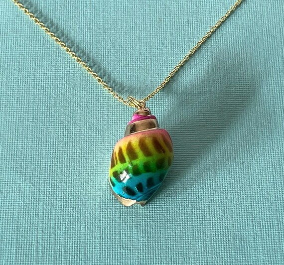 Shell necklace, beach necklace, rainbow shell necklace, shell pendant, 20' necklace, boho necklace, hippie necklace, gold shell necklace