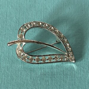 Vintage leaf brooch, silver leaf pin, scarf brooch, rhinestone leaf brooch, leaf jewelry, scarf pin, rhinestone leaf jewelry, accent jewelry