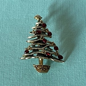 Broszka w kształcie choinki, broszka choinkowa z kryształkami, ruchome ozdoby, biżuteria świąteczna, broszka świąteczna, broszki choinkowe, choinka
