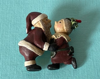 Vintage Santa Clause pin, Santa kissing Mrs Clause, Christmas brooch, Santa Clause jewelry, Santa pin, Saw mamma kissing Santa, Santa brooch