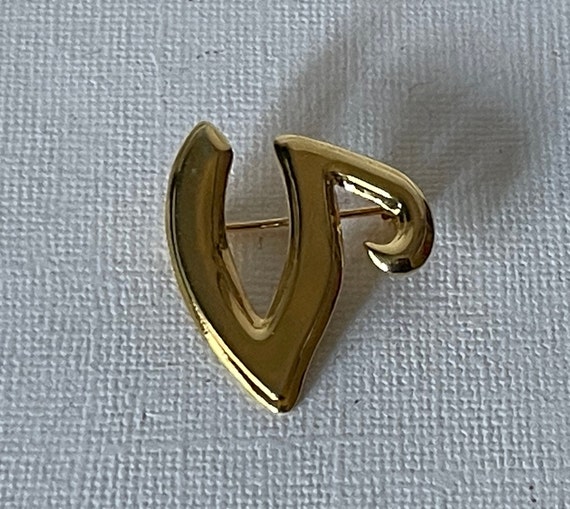 Vintage letter V brooch, letter V jewelry, gold lette… Gem