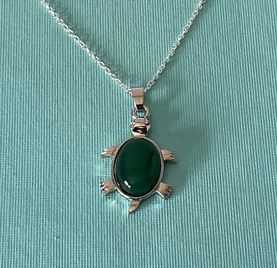 Green agate turtle necklace, tortoise necklace, 20" turtle necklace, sea turtle, snapping turtle, turtle jewelry, green turtle necklace