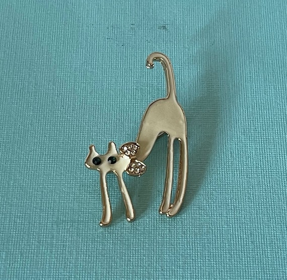 White cat brooch, rhinestone cat pin, cat jewelry, cat gifts, cat brooch, rhinestone cat brooch, white cat pin, Halloween cat pin, cat gifts