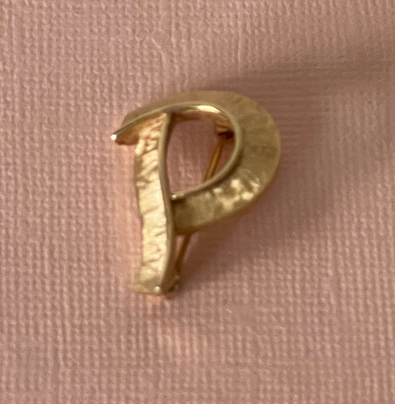 Vintage letter P brooch, Signed Mamselle P broohc, go… - Gem