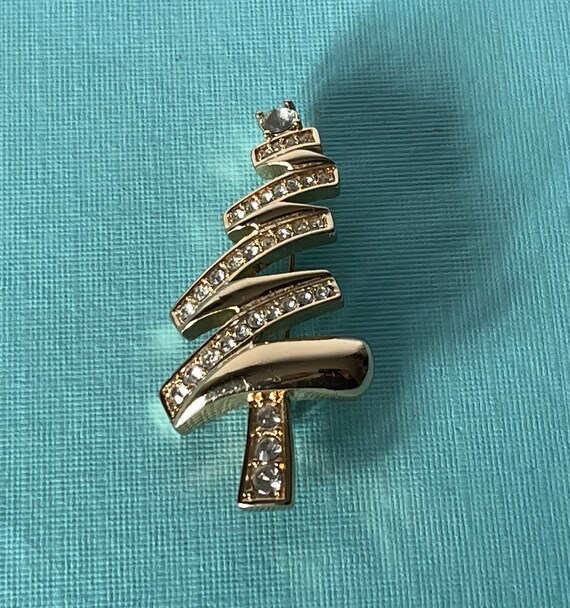Vintage Christmas tree brooch, rhinestone Christmas tree pin, gold Christmas tree brooch, Christmas jewelry, holiday pin, Christmas tree pin