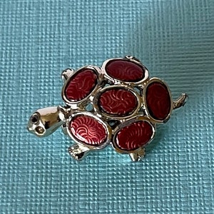 Vintage turtle brooch, cabochon turtle pin, gold turtle brooch, turtle jewelry, tortoise brooch, vintage tortoise pin, brown turtle pin