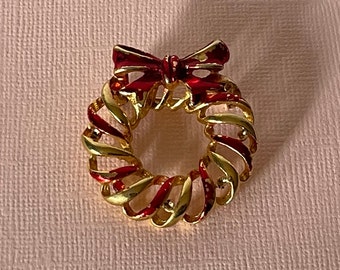 Vintage wreath brooch, signed wreath pin, red and gold wreath brooch, Christmas wreath pin, holiday brooch, Christmas jewelry holiday wreath