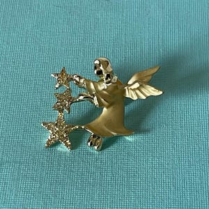Vintage angel brooch, angel with stars pin, angel jewelry, Christian jewelry, religious jewelry, religious gifts, rhinestone angel Christmas