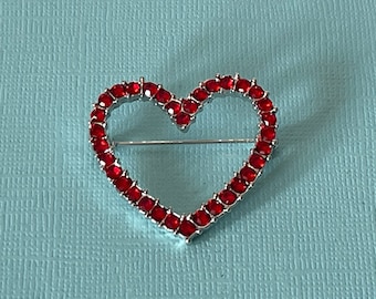 Vintage heart brooch, rhinestone heart pin, heart jewelry, red heart pin, Valentine's heart pin, Valentines day, red rhinestone heart brooch