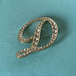 Broche vintage grande con la letra D, broche plateado con la letra D, broche con diamantes de imitación con la letra D, joyería con la letra D, broche grande con la letra D, monograma con la letra D, broche con la inicial D