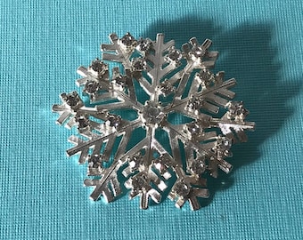 Vintage rhinestone snowflake brooch, silver snowflake brooch, Christmas brooch, holiday pin, snow flake jewelry, silver snowflake brooch
