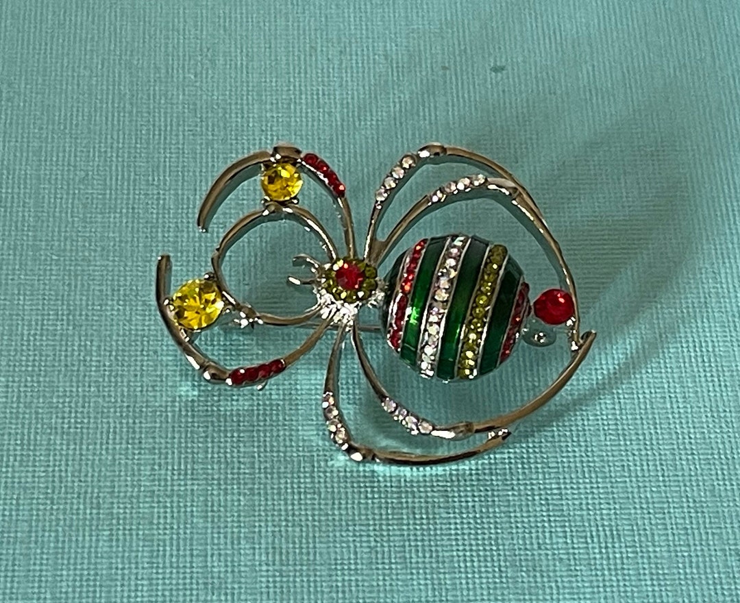 Broche Ancienne Argentée Avec Strass Brillants - Occasion Bon état